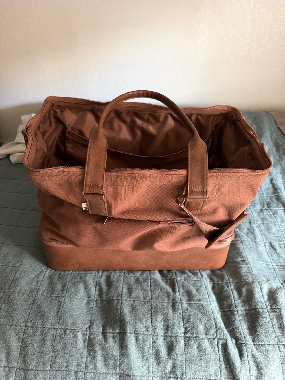 Beis - The Weekender in Maple Travel Tote